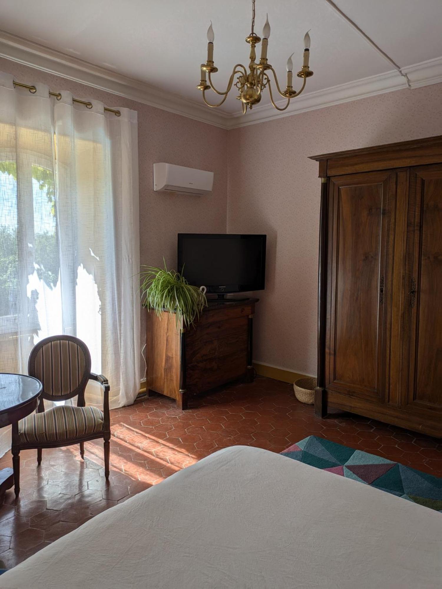 Le Domaine Du Soulier -Gite Et Chambres D'Hotes - La Maison Du Gardien Tornac Dış mekan fotoğraf